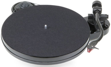 Pro-Ject RPM 1 Carbon + 2M RED Černá