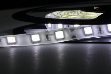 eLite LED páska SMD5050, bílá 8000K, 24V, 1m, IP54, 60 LED/m